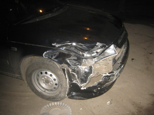 На улице Новой Рязани «Жигули» врезались в забор жилого дома